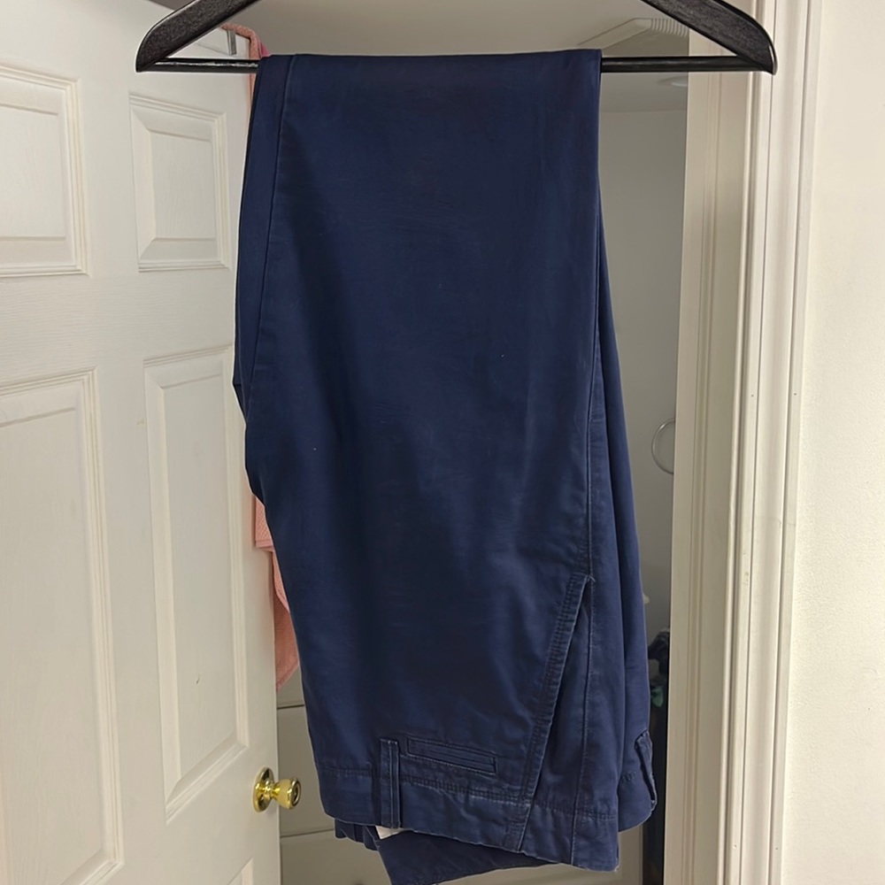 Great shape Gap 32x34 skinny khakis.